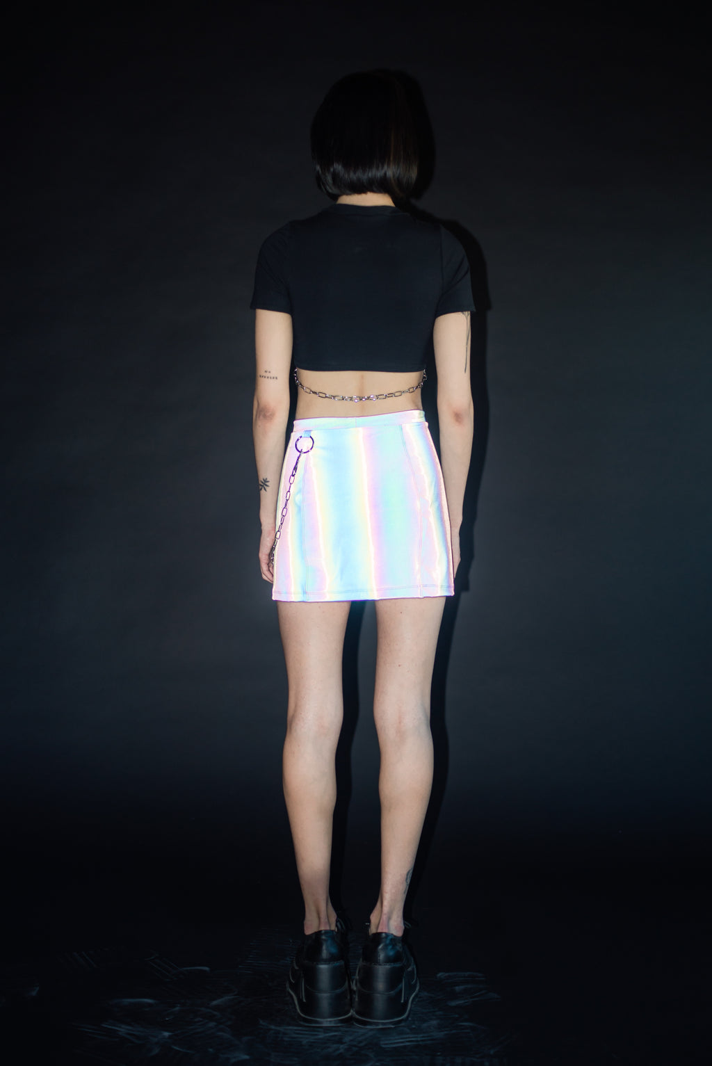 Cropped black cotton tshirt with o-ring and silver chains.
