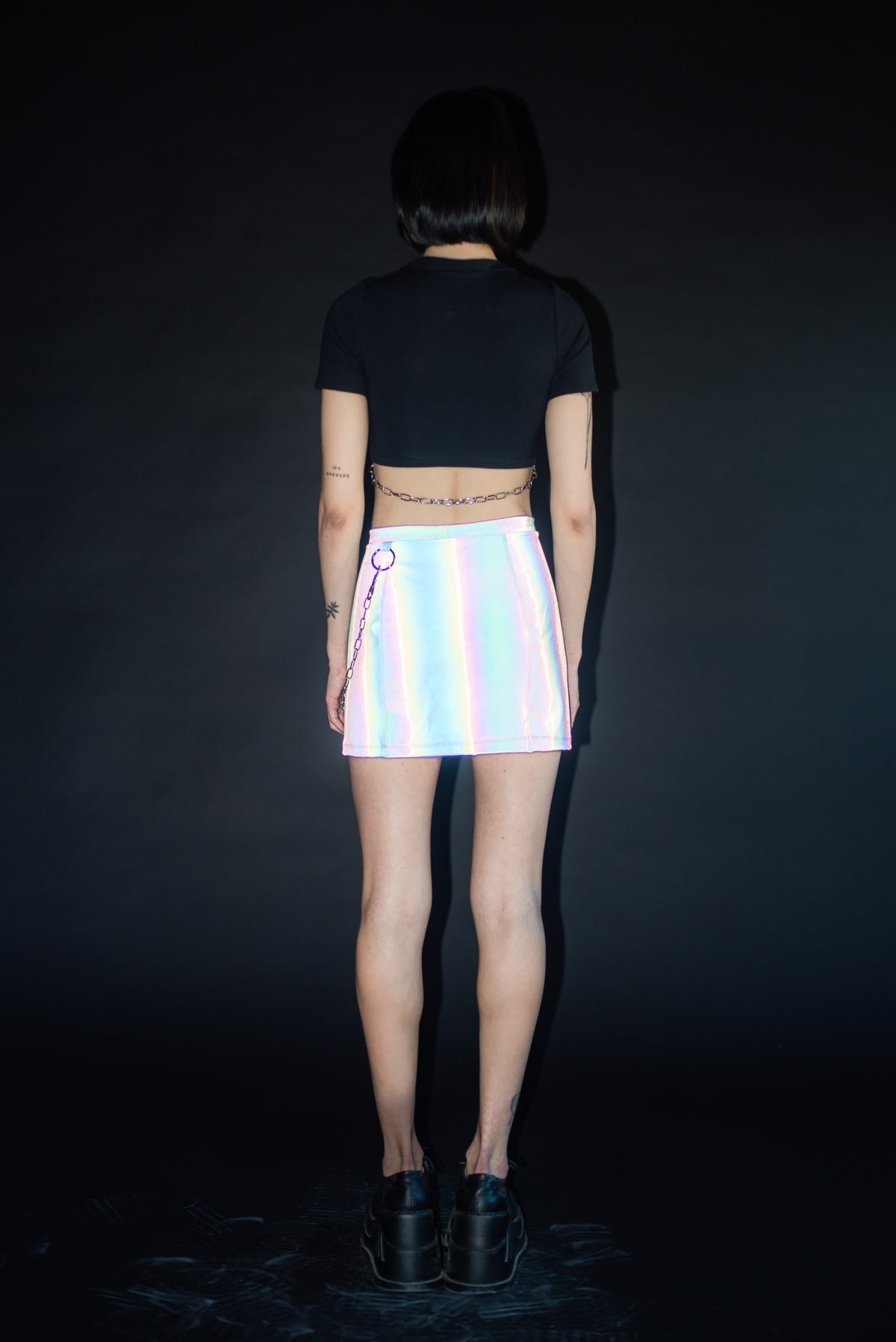 Cropped black cotton tshirt with o-ring and silver chains.